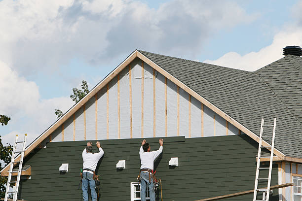Professional Siding Replacement technician working in Wedgefield, SC